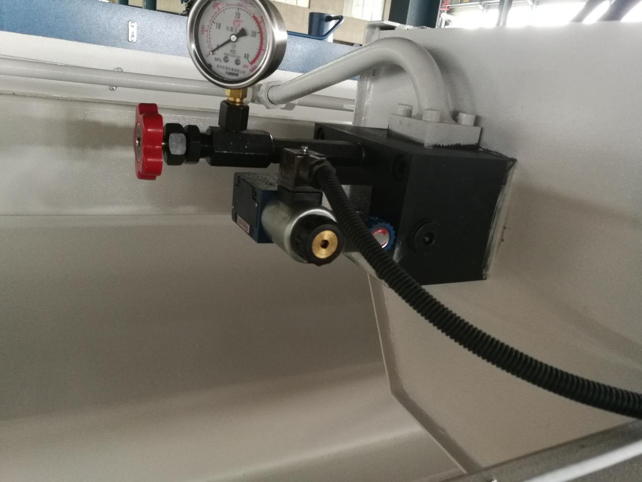 6mm Q11 Electric Sheet Plate Shearing Machine 8 Feet Sheet Metal Shearing Machine 6mm Q11 Mesin Geser Plat Lembaran Listrik 8 Kaki Mesin Geser Logam Lembaran