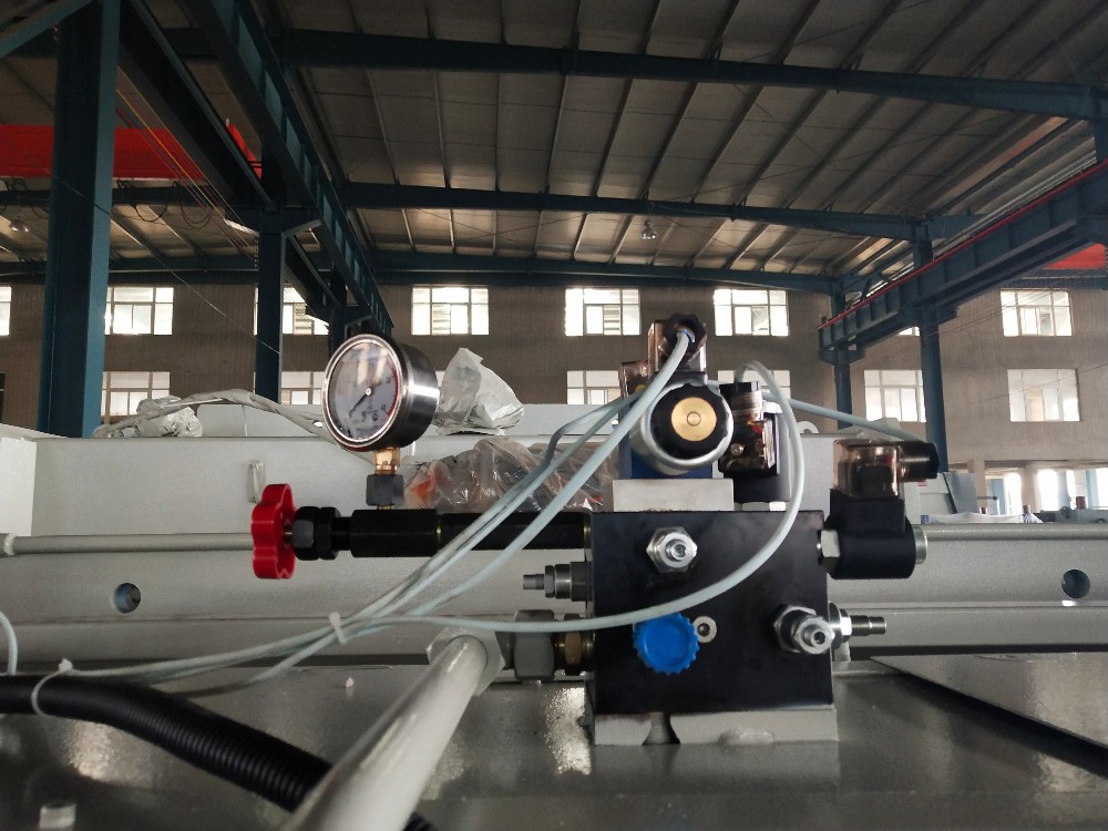 Mesin Rem Tekan Hidrolik Logam Cina Dengan Harga Yang Wajar