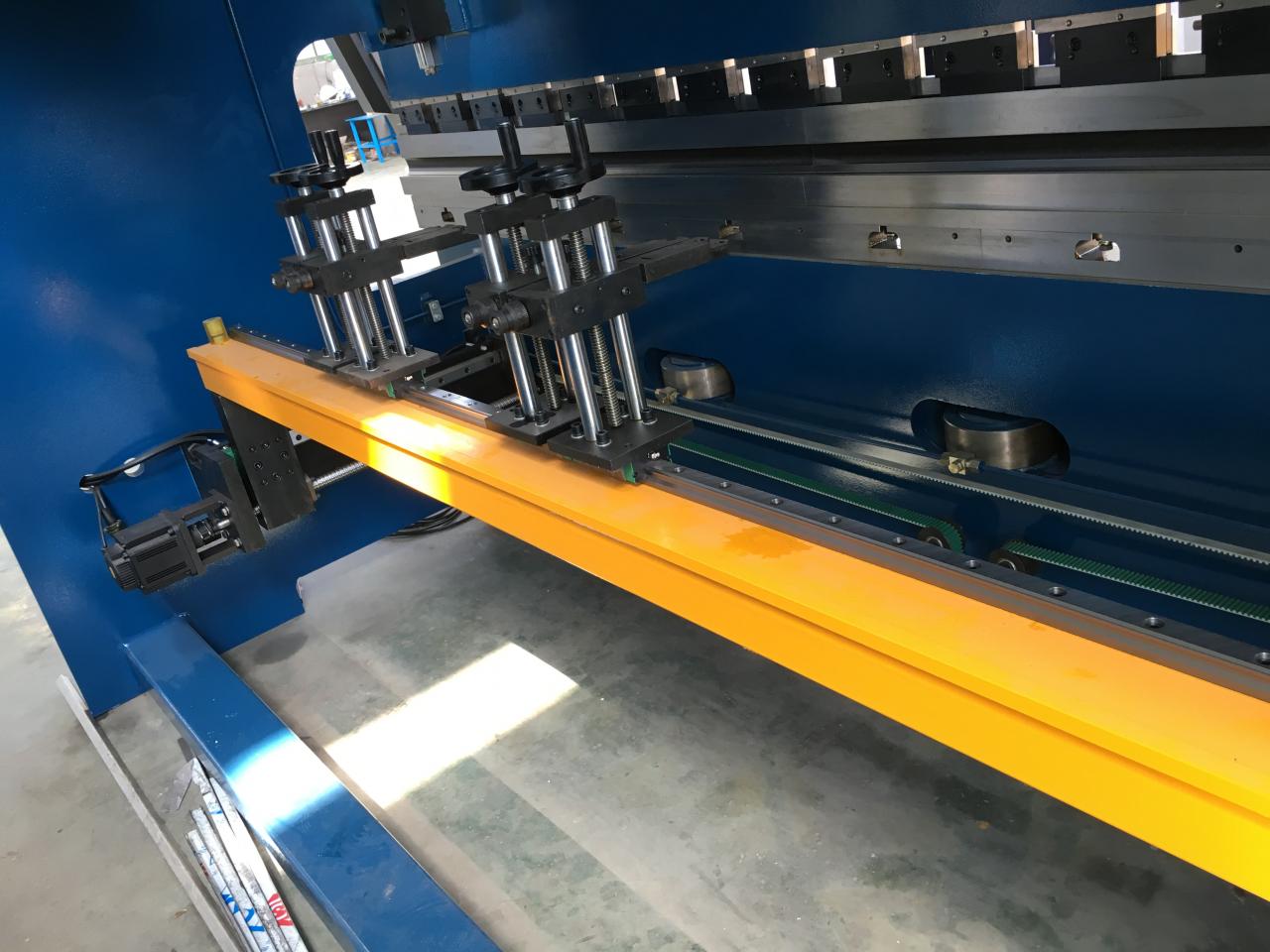 Rem Tekan Servo Cnc 250t / 3.2m 3 + 1 Sumbu 3 Meter Lembaran Logam Rem Tekan