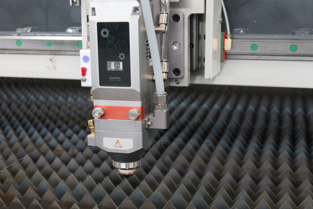 Pemotongan Laser Serat Presisi Tinggi Logam Stainless Steel Karbon 2000w