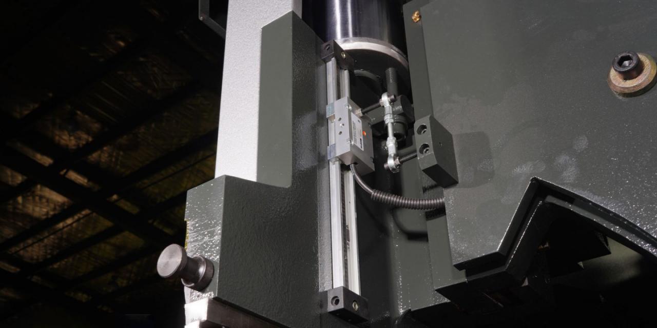 Rem Tekan Hidrolik Wc67 / Mesin Press Bending CNC / Mesin Bending Plat China