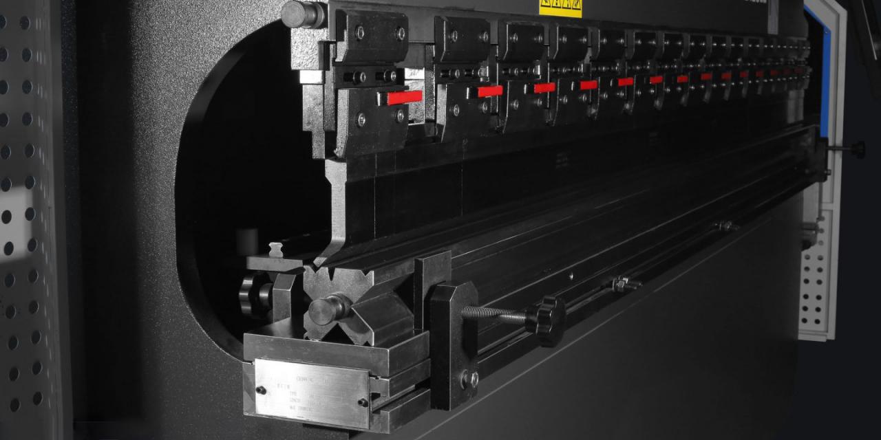 Rem Tekan Hidrolik Wc67 / Mesin Press Bending CNC / Mesin Bending Plat China
